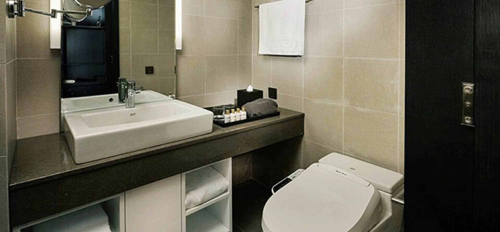 Ramada By Wyndham Gunsan Hotell Eksteriør bilde